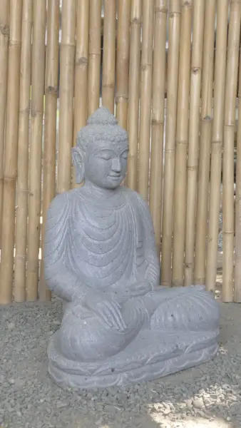 Artikelbild 6 des Artikels “Sitzender Buddha aus Flussstein in Bhumisparsha - Geste des Berührens der Erde. 65cm Höhe. “